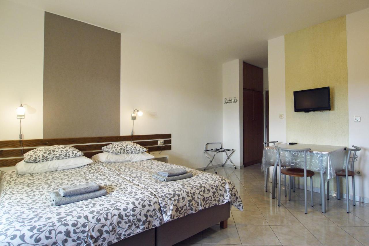 Paklenica Sport Apartments Starigrad Paklenica Exteriör bild