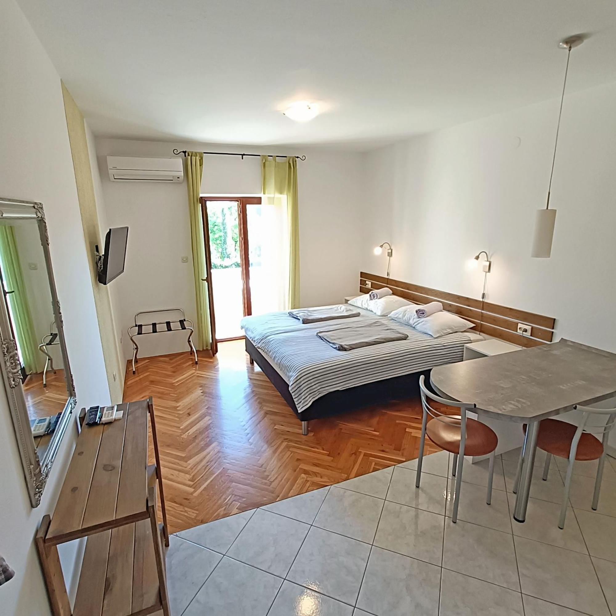 Paklenica Sport Apartments Starigrad Paklenica Exteriör bild